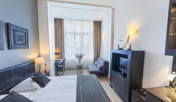 Hotel Chariot Main image